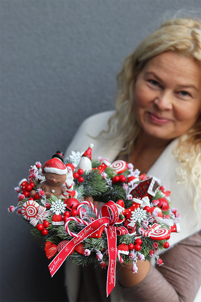  Cookie, stroik ze świecą na talerzu