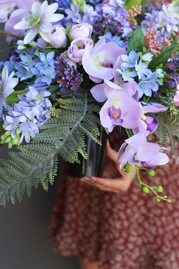 Lovely Lilac, biały bukiet nagrobny we wkładzie