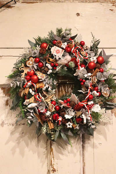 Red Flere, wianek świąteczny