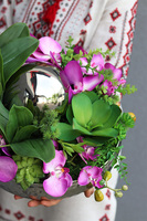 kompozycja kwiatowa z kulą i fuksjowym storczykiem, Dekoria Karanna New