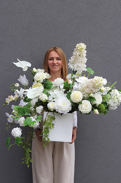 Rozdroże Biel, kompozycja kwiatowa w donicy fiberglass, wym.78x80x50cm