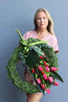 Tulipany Red, wieniec nagrobny z czerwonymi kwiatami