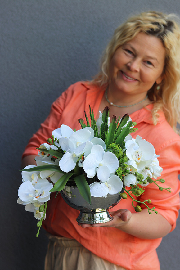 Dekoria Pucharia, kompozycja z orchideą w pucharze