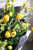 Volcan Yellow, kompozycja nagrobna w misie