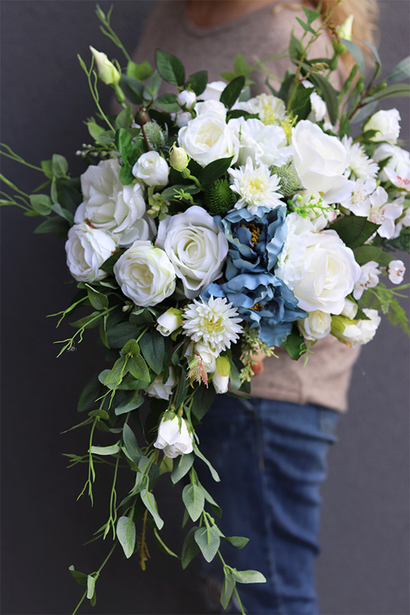 Blue Oceania 2, kompozycja kwiatowa w naczyniu