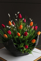 Tulippe Volcan, kompozycja nagrobna w misie