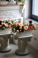 Miodowy Dom Banerra, kompozycja kwiatowa w donicy