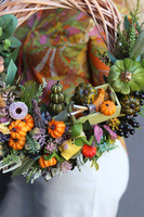 Ogrodnik Leon, asymetryczny jesienny wianek z dyniami