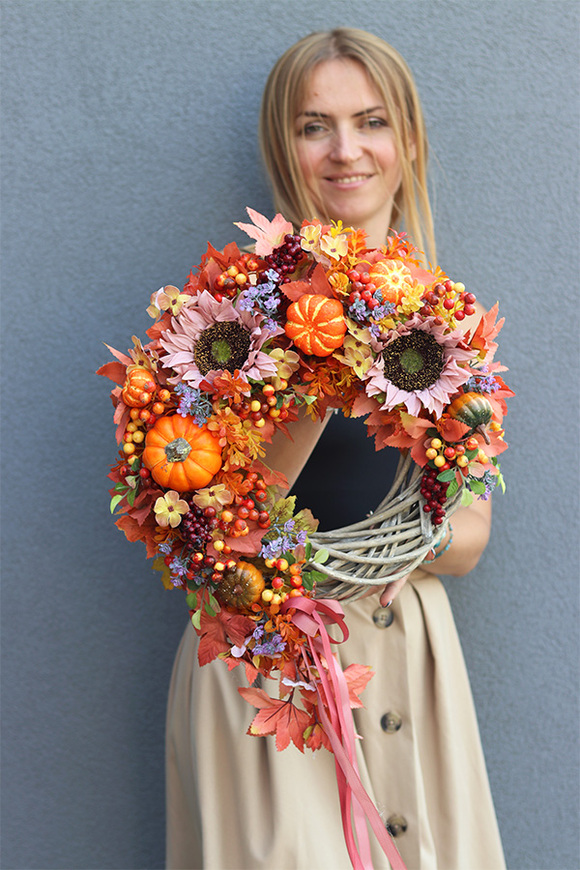 Zuzanna, asymetryczny jesienny wianek z dyniami