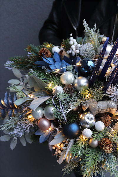 Blue Eveline Pompadour, adwentowy stroik LED