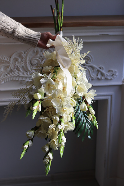 Mieczyki Cream, bukiet nagrobny do położenia