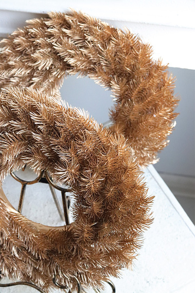 Złoty Dom, dekoracyjny wianek ze złotych gałązek