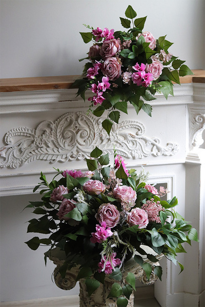 Różowa Medra, kompozycja nagrobna w ceramicznej misie