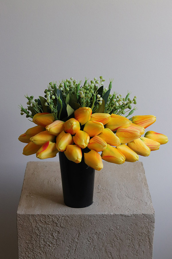 Tulippo New Design Yellow 2, bukiet nagrobny we wkładzie