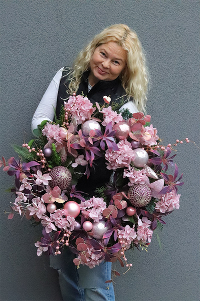Fiolet Xmas, świąteczny wianek na drzwi