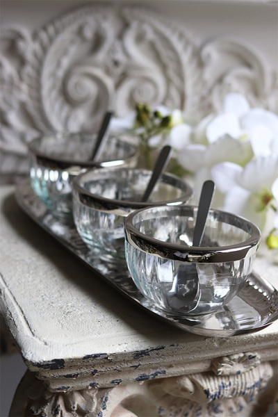 trzy miseczki na tacy, Lux Villa Silver Glamour