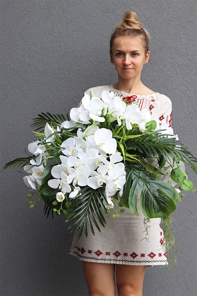 Czysta Biel Cesarska, elegancka kompozycja nagrobna w naczyniu