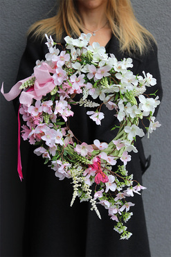 Wiosenne Ogródki, asymetryczny wianek z motylami, rozp.55cm