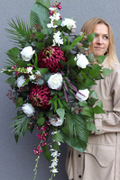 Ruberia Maxi 2, bordowa wiązanka nagrobna na desce