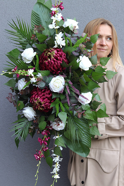 Ruberia Maxi 2, bordowa wiązanka nagrobna na desce