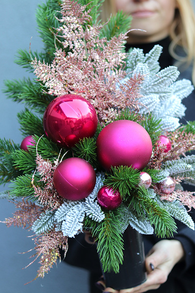 Magenta Xmas, świąteczny bukiet nagrobny we wkładzie	