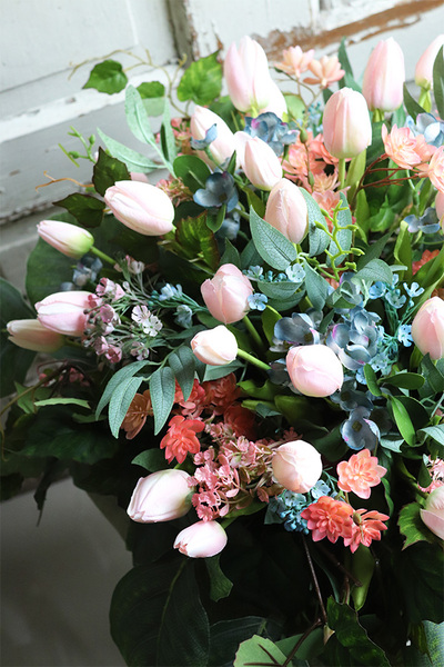 Tulippa, kompozycja nagrobna w misie, wym.28x42cm 