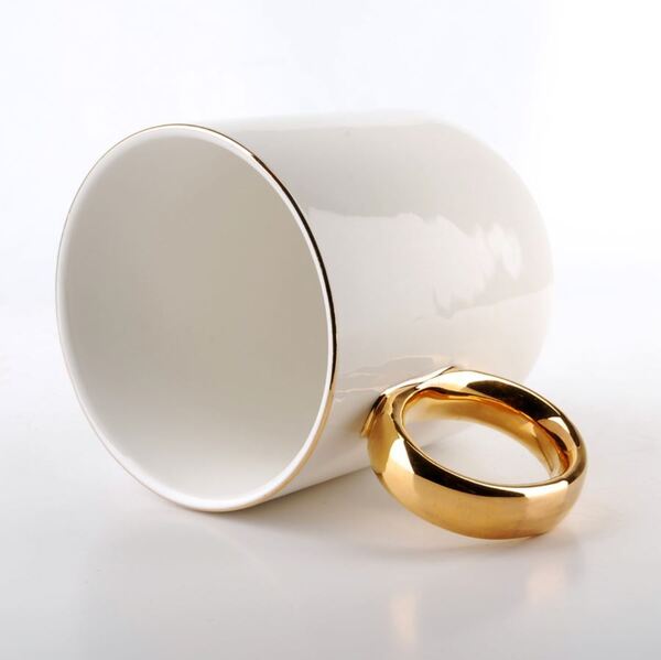 OD RĘKI Novelty, porcelanowy kubek ze złotym rantem, poj.350ml 