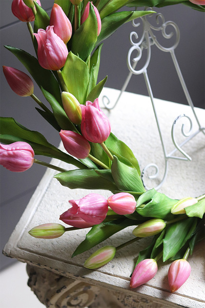 Tulippo Subtelle, wianek z gumowych kwiatów na obręczy