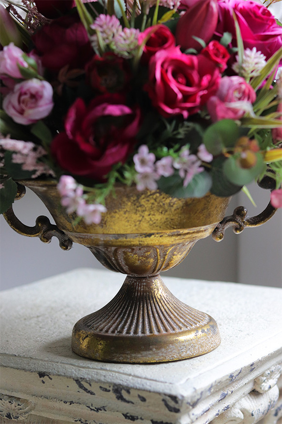 Adolia, różowa kompozycja kwiatowa w pucharze