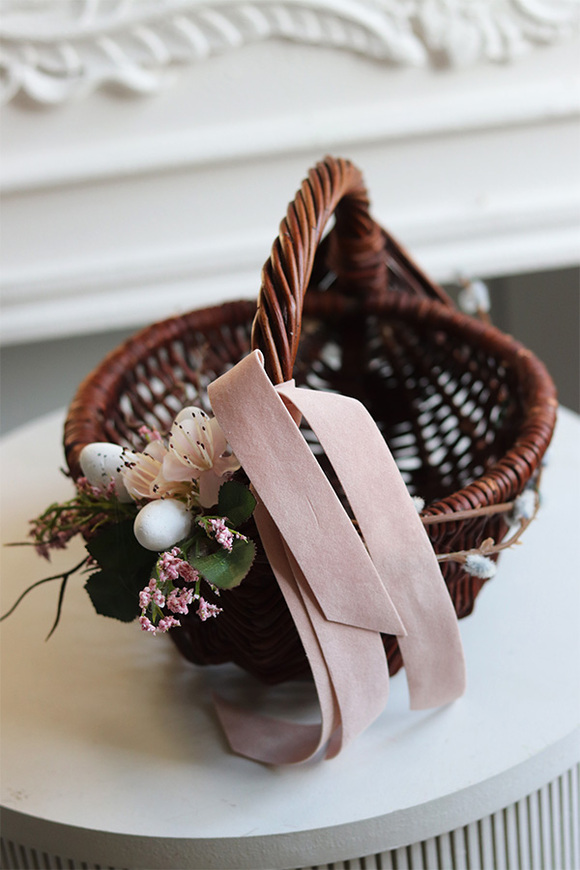 Browne, dekorowany koszyczek wielkanocny