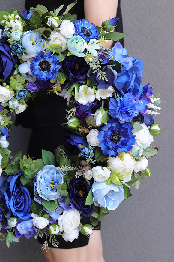 Beretera, granatowy wianek na drzwi