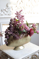 Olivina Kristi 3, kompozycja sukulenty w złotym pucharze