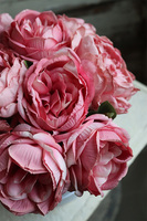 flowerbox z różowymi peoniami, Delia, wys.26cm 