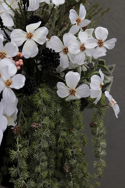 Gold&Black Christmas, zimowa dekoracja w donicy na stojaku