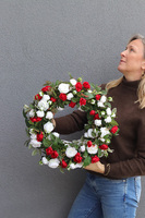 Teraz Polska, wianek z białymi kwiatami