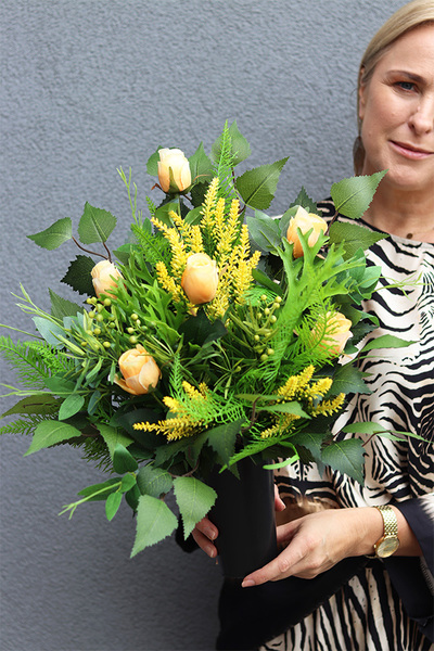 Żółta Róża, bukiet nagrobny we wkładzie