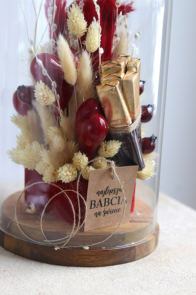 Chocolates Redde, kompozycja pod szklanym kloszem