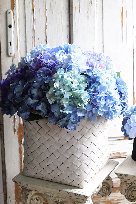 Fortuna Blue 2, hortensje w plecionym koszu