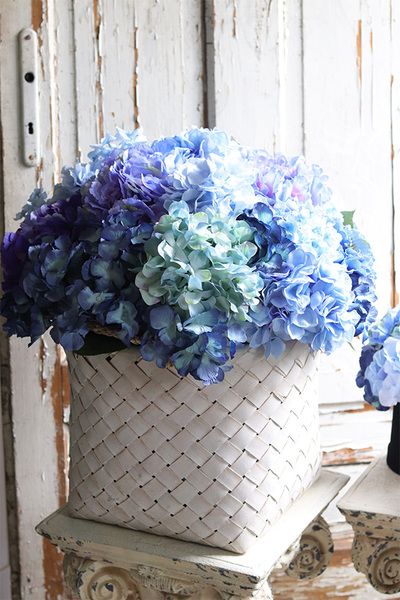 Fortuna Blue 2, hortensje w plecionym koszu