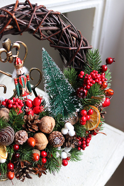 Dziadki Do Orzechów Small 2, świąteczny wianek dekoracyjny