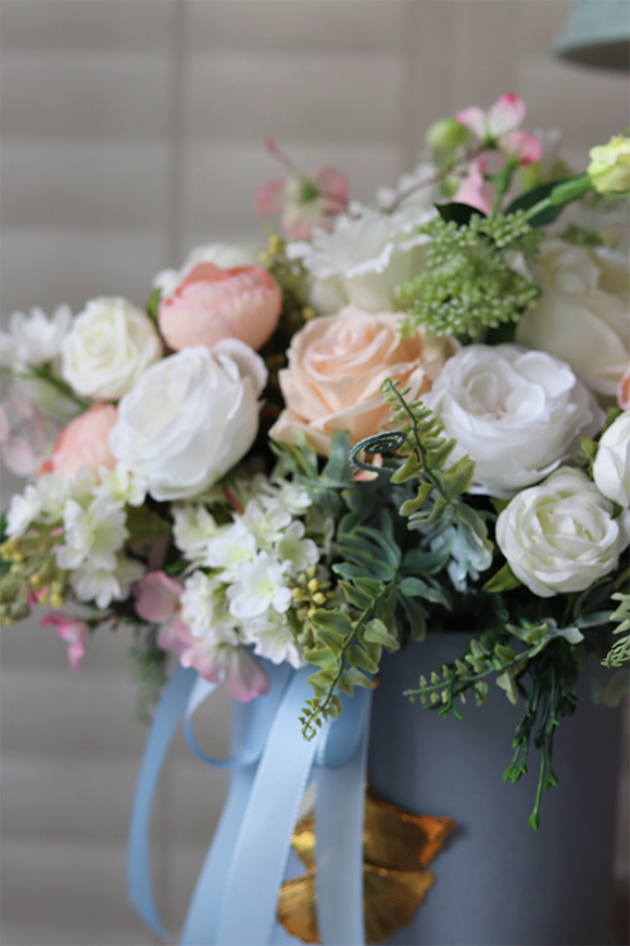 Vellurra Light Blue, welurowy flowerbox z zawieszką, wys.42cm