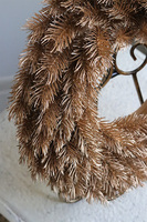 Złoty Dom, dekoracyjny wianek ze złotych gałązek