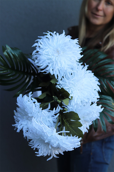 Chryzantema White Snow, bukiet białych kwiatów