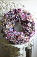 Pranella Light, fioletowy wianek na drzwi