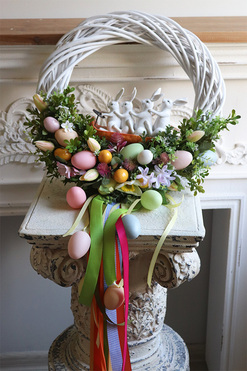 Wielkanocna Przygoda, wianek z zajączkami, śr.45cm  