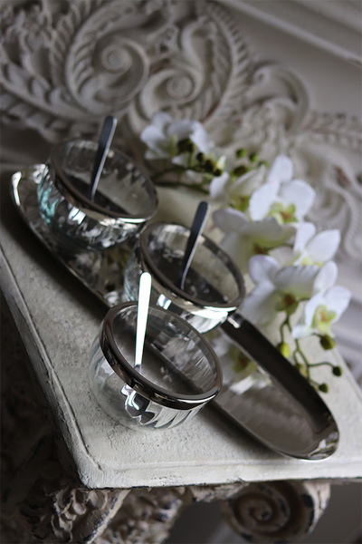 trzy miseczki na tacy, Lux Villa Silver Glamour