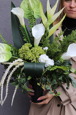 Montreal Elegantesa, nowoczesny bukiet nagrobny we wkładzie, wys.75cm