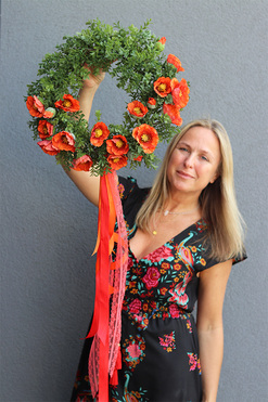 Makowa Panienka, asymetryczny wianek z makami, śr.45cm