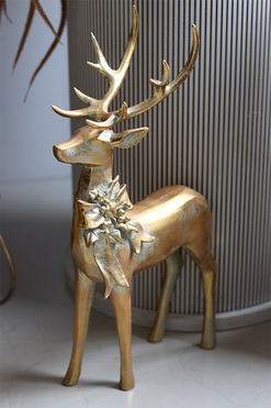 Reindeer Elegance, świąteczna figurka renifer A, wym.44x25x11cm