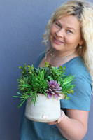 Industrial Stone Style, sukulenty w surowej donicy